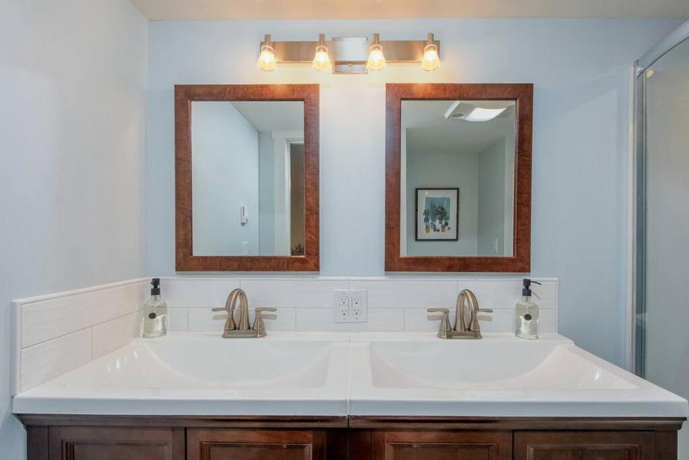 Holiday home Style Meets Comfort In Beautiful Design *