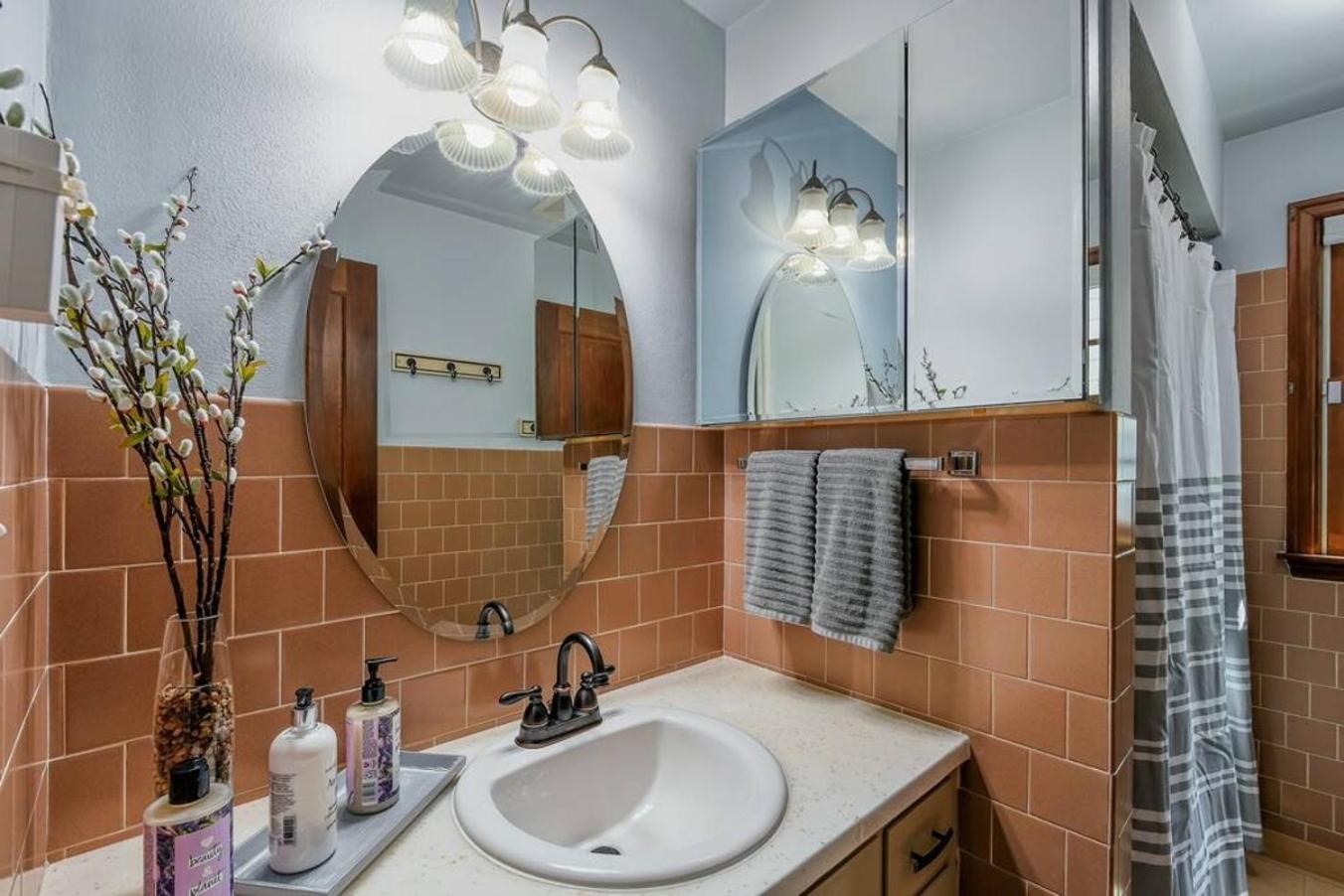 Holiday home Style Meets Comfort In Beautiful Design *
